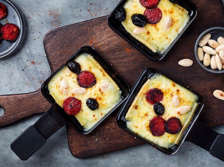 Chorizo Chorizo raclette dish
