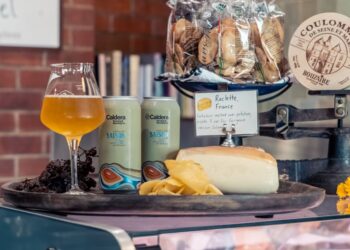 Soiree raclette conviviale avec fromage et accompagnements